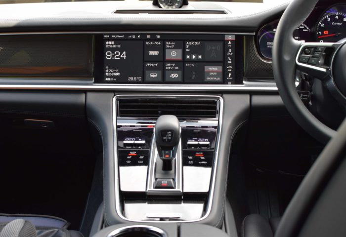 Center console of a 971 Porsche Panamera