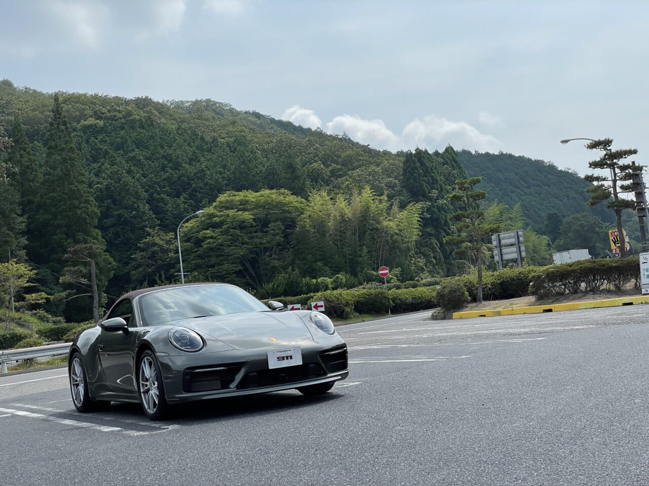 ポルシェ911カブリオレ（992型）