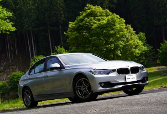 BMW320i