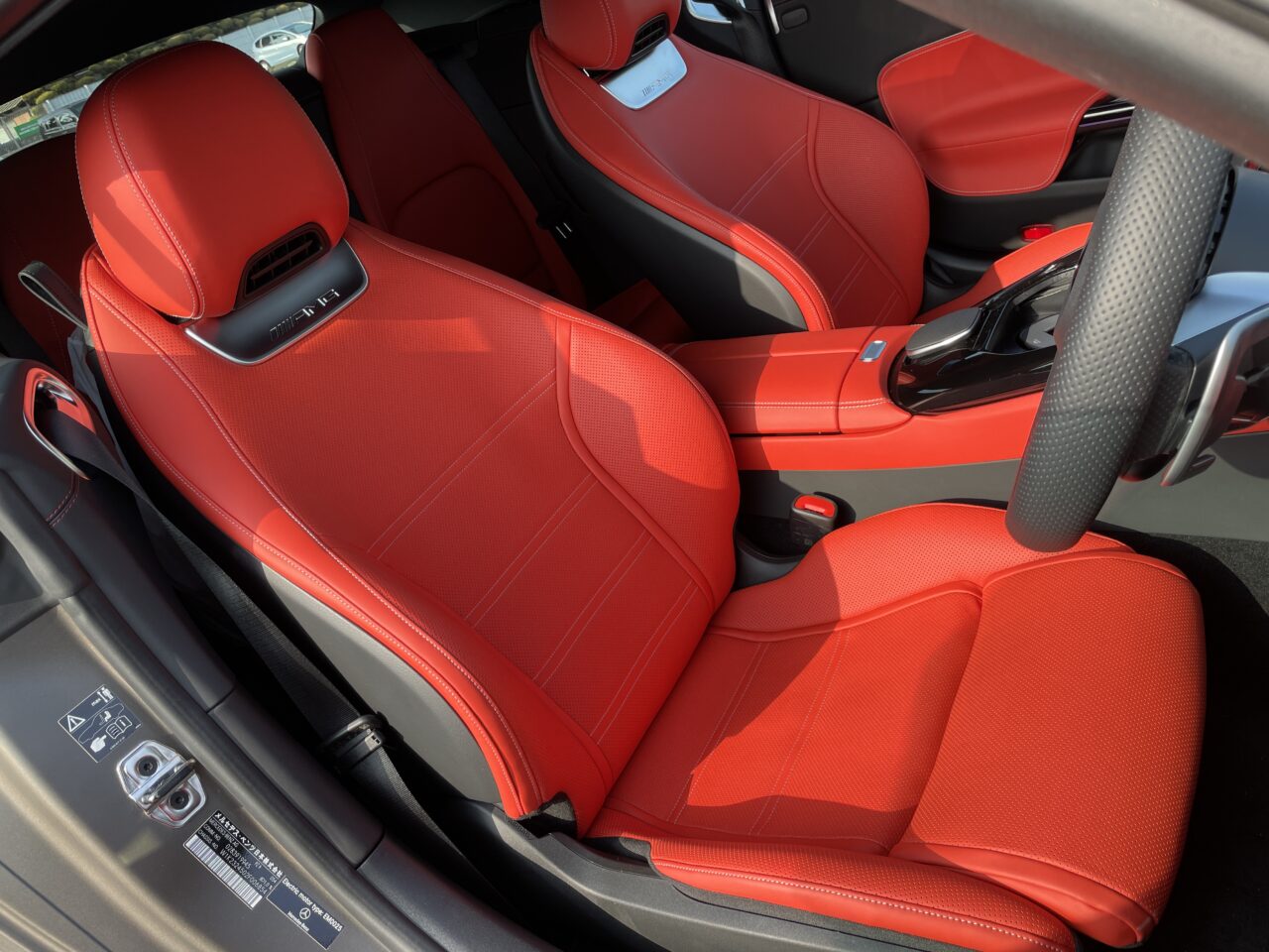 Mercedes-AMG SL43 seats